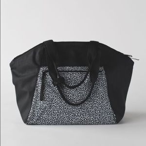 Lululemon Free To Be Bag | Black & White